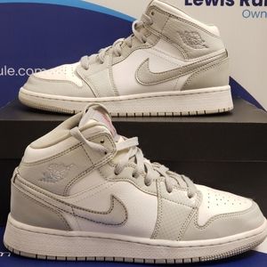 Air Jordan 1 Mid Grey Fog Kids Size 5.5y